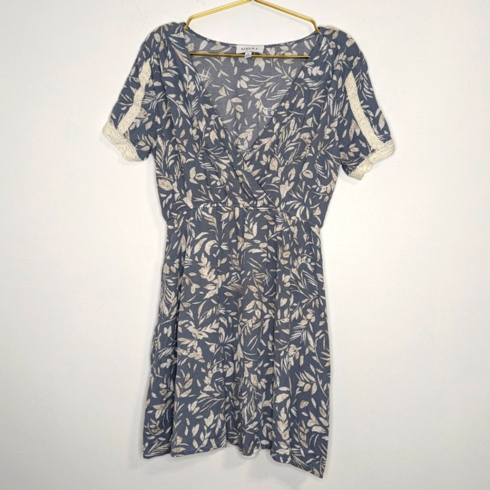 Gilli Medium Blue & Cream Floral Wrap Front Dress‎ w/ Lace Detail & Lined Skirt